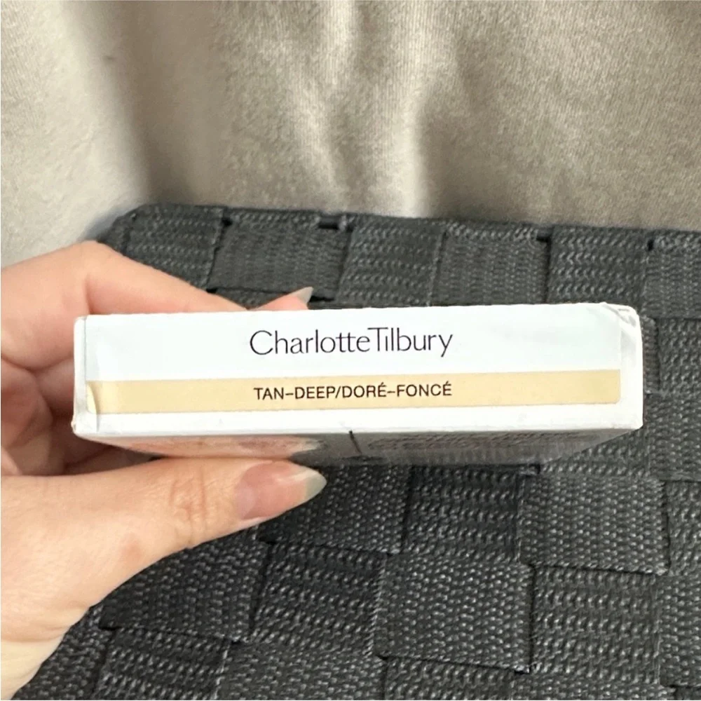 Charlotte Tilbury Airbrush Brightening Flawless Finish Powder - Tan-Deep
